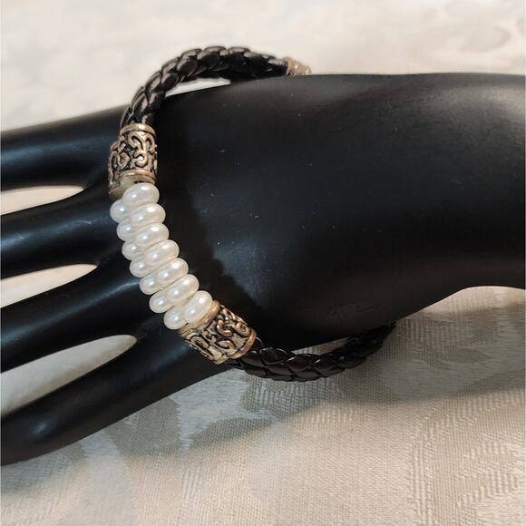 PARK LANE Vintage 70's Leather & Faux Pearls Bracelet - Picture 7 of 7